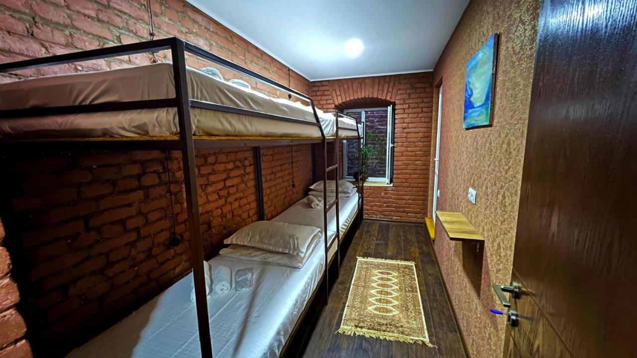 Hostel Pirosmani Tbilisi Exterior foto